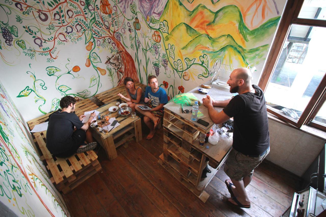 Sheni Hostel Tbilisi Exteriör bild
